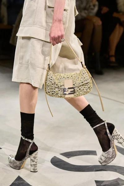 Look 50